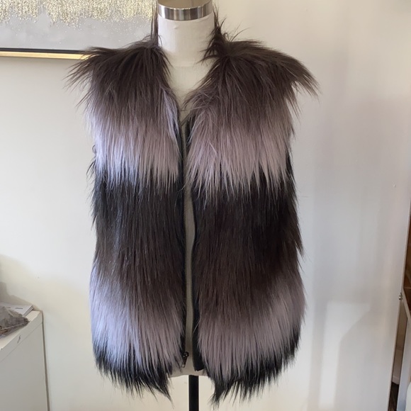 alex + alex Jackets & Blazers - Alex and Alex white and black faux fur vest